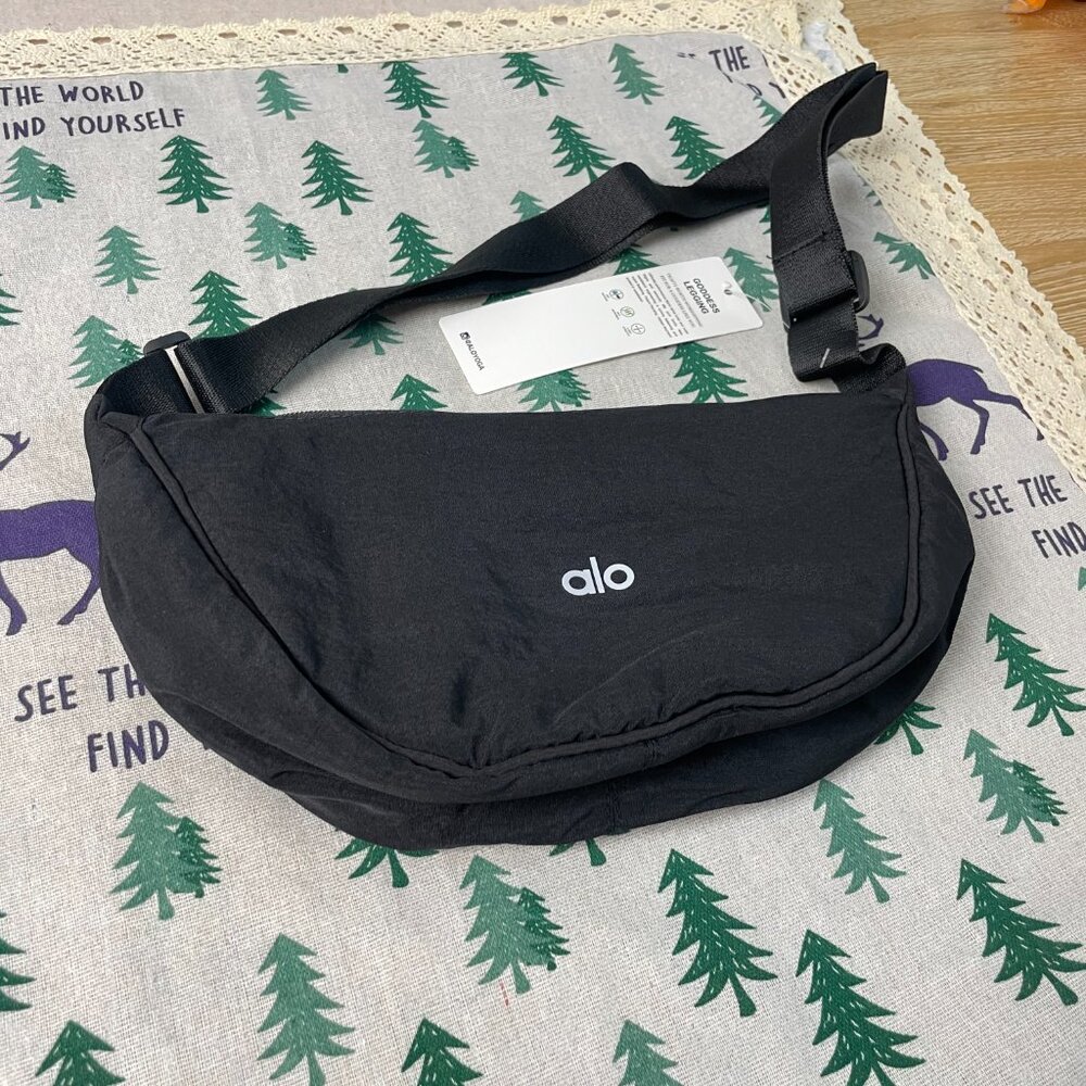 🔅new Alo Yoga crossbody casual multifunctional adjustable armpit nylon bag Alo - Picture 5 of 5
